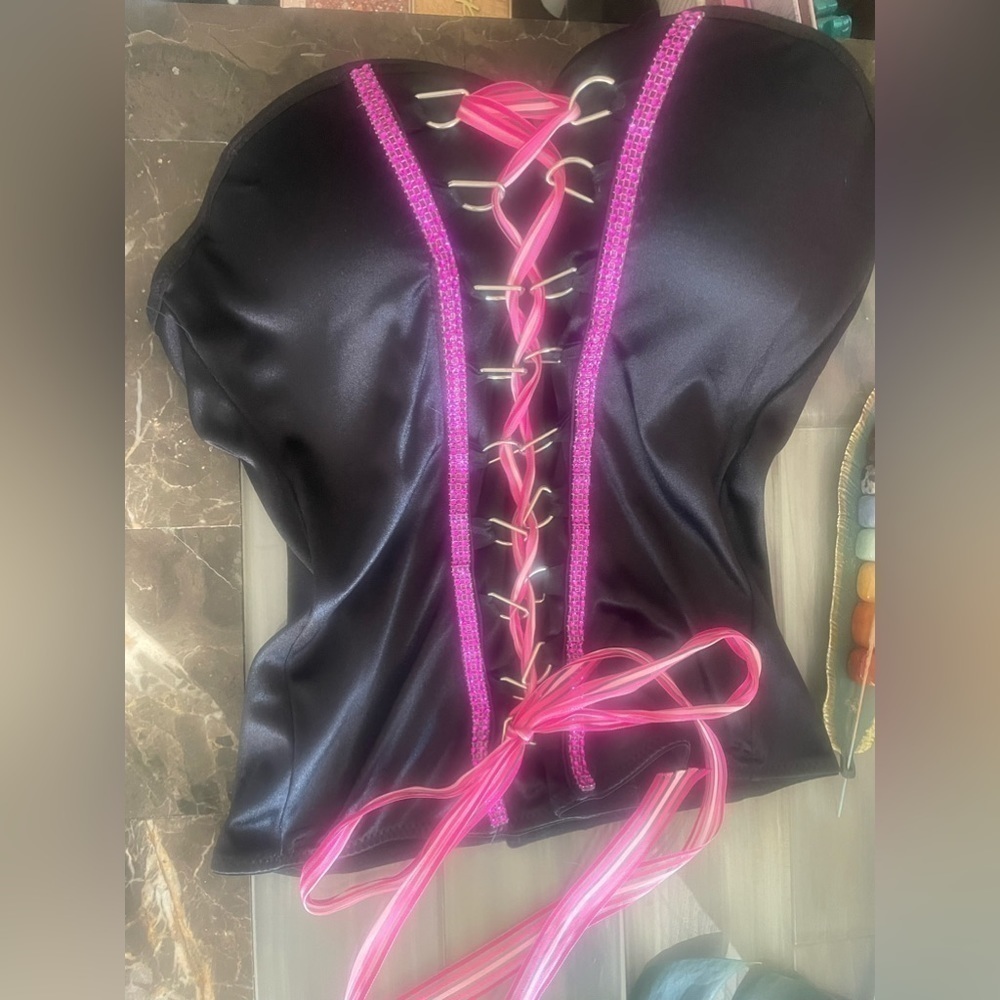 Pink & Black corset made of a Full-line bra no straps adjustable